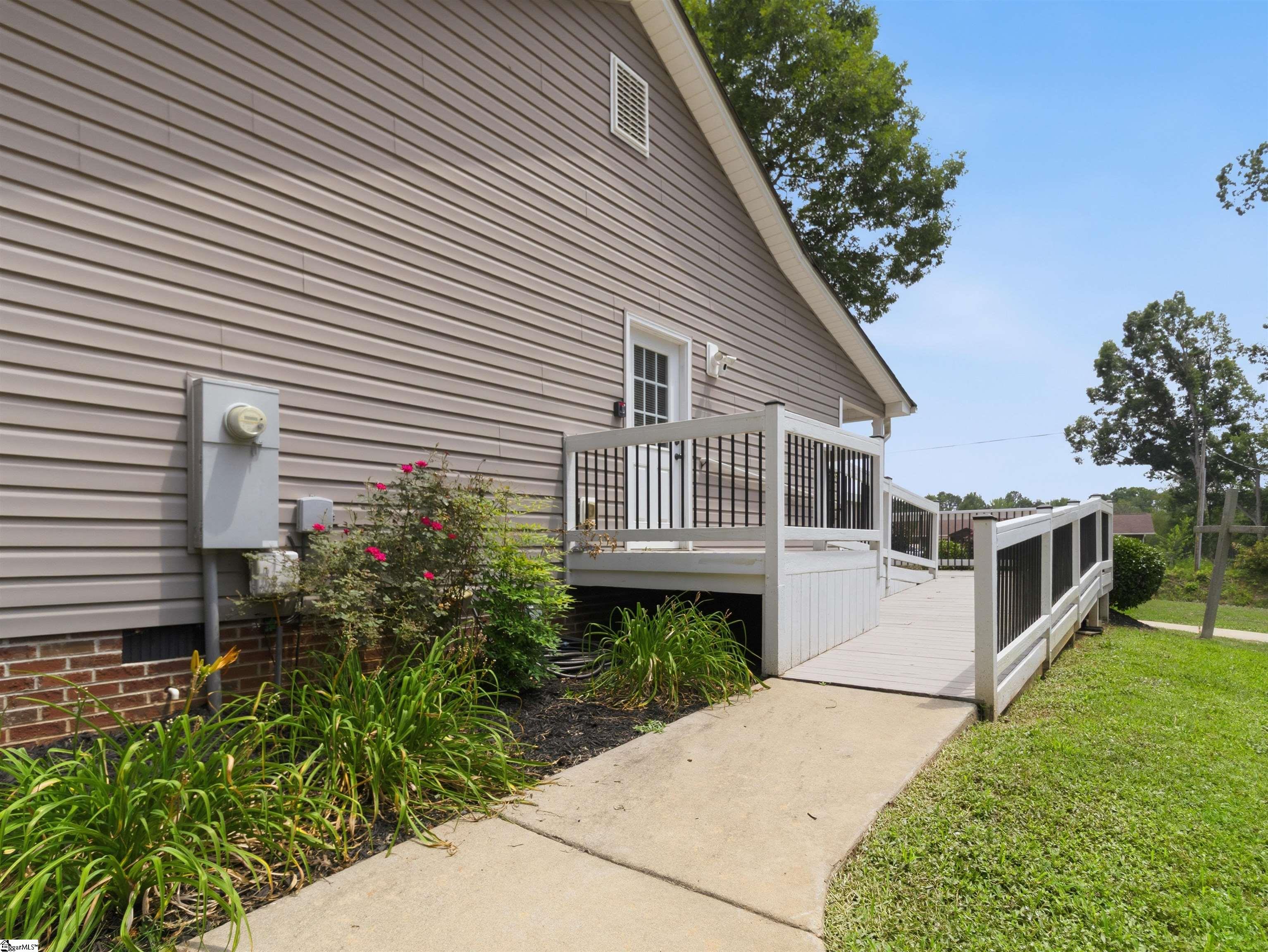 4141 Cross Anchor Road Enoree, SC 29335 - Photo 10 of 18