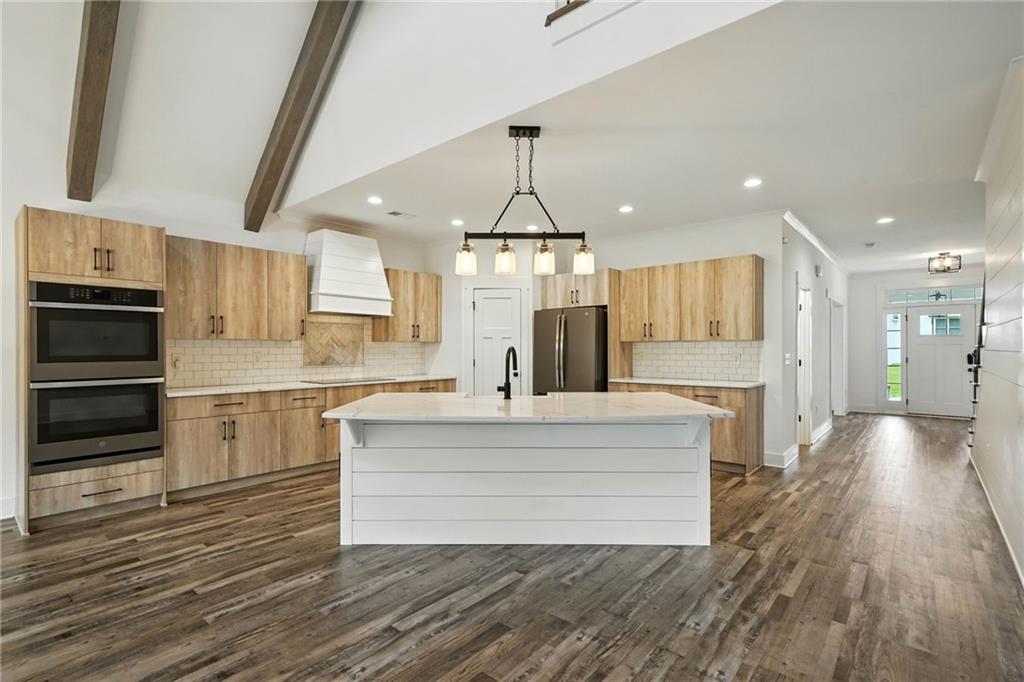 548 Stoneledge Road Jasper, GA 30143 - Photo 3 of 46 a large kitchen with granite countertop a large counter top stainless steel appliances and wooden floor