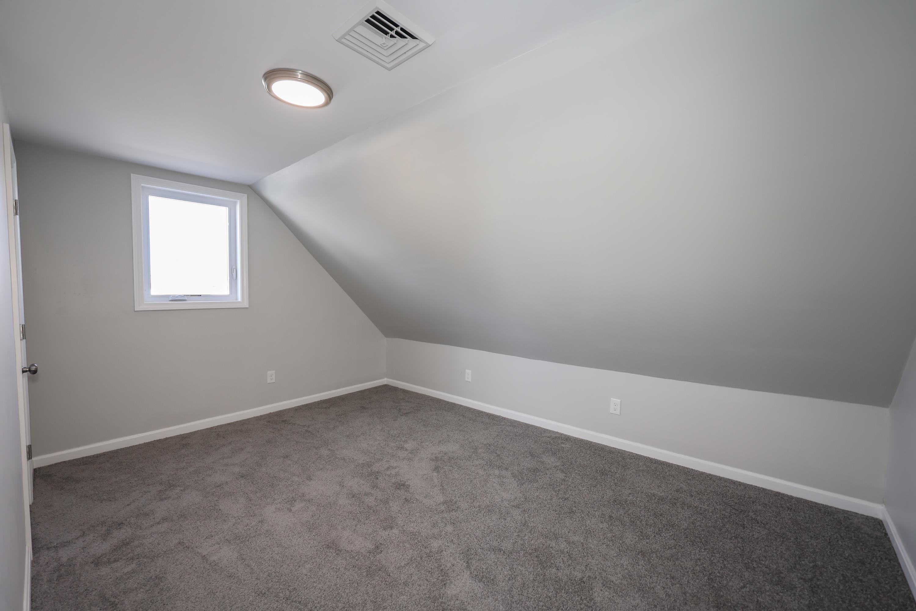 740 Howe Street Manchester, NH 03103 - Photo 14 of 38