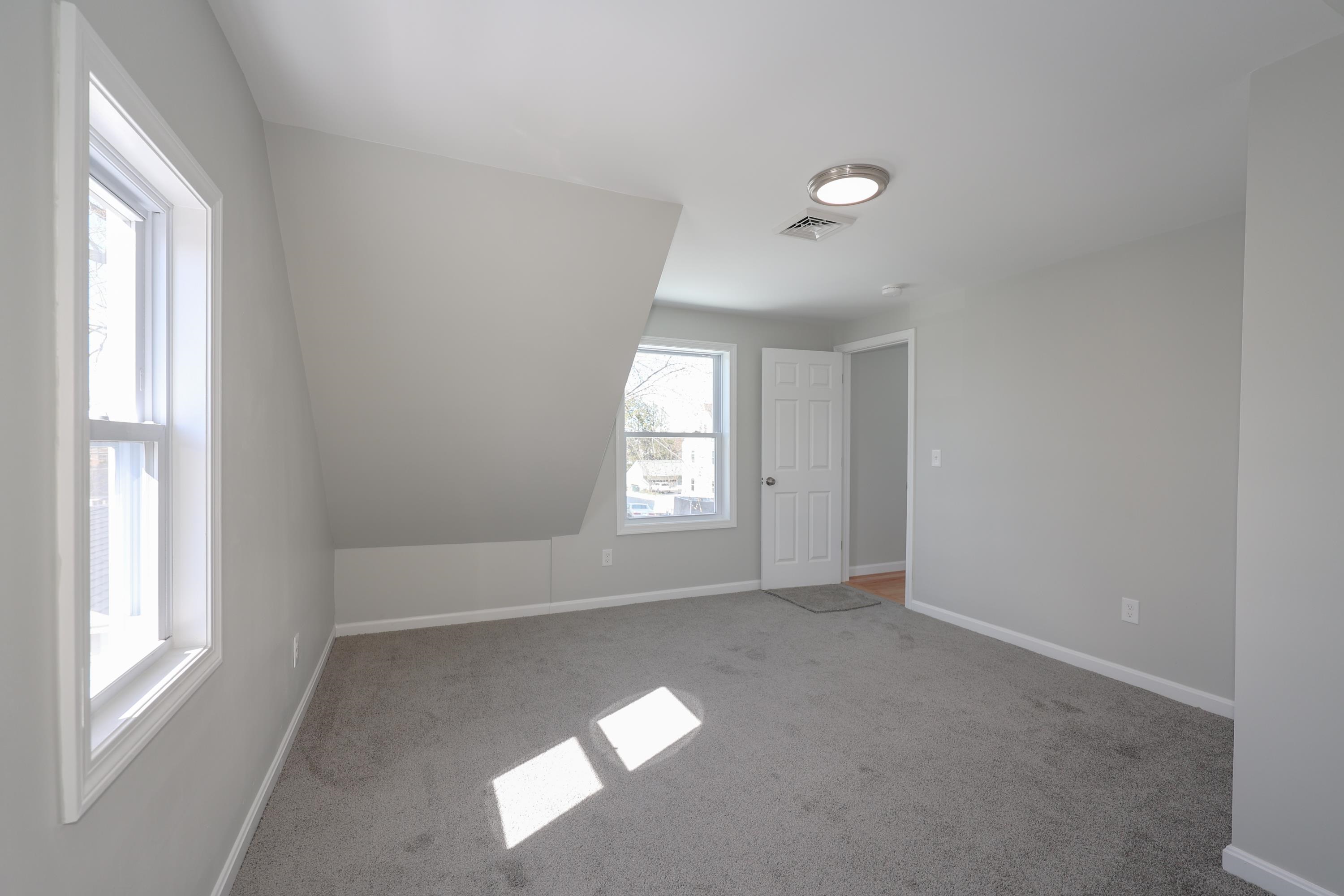 740 Howe Street Manchester, NH 03103 - Photo 19 of 38