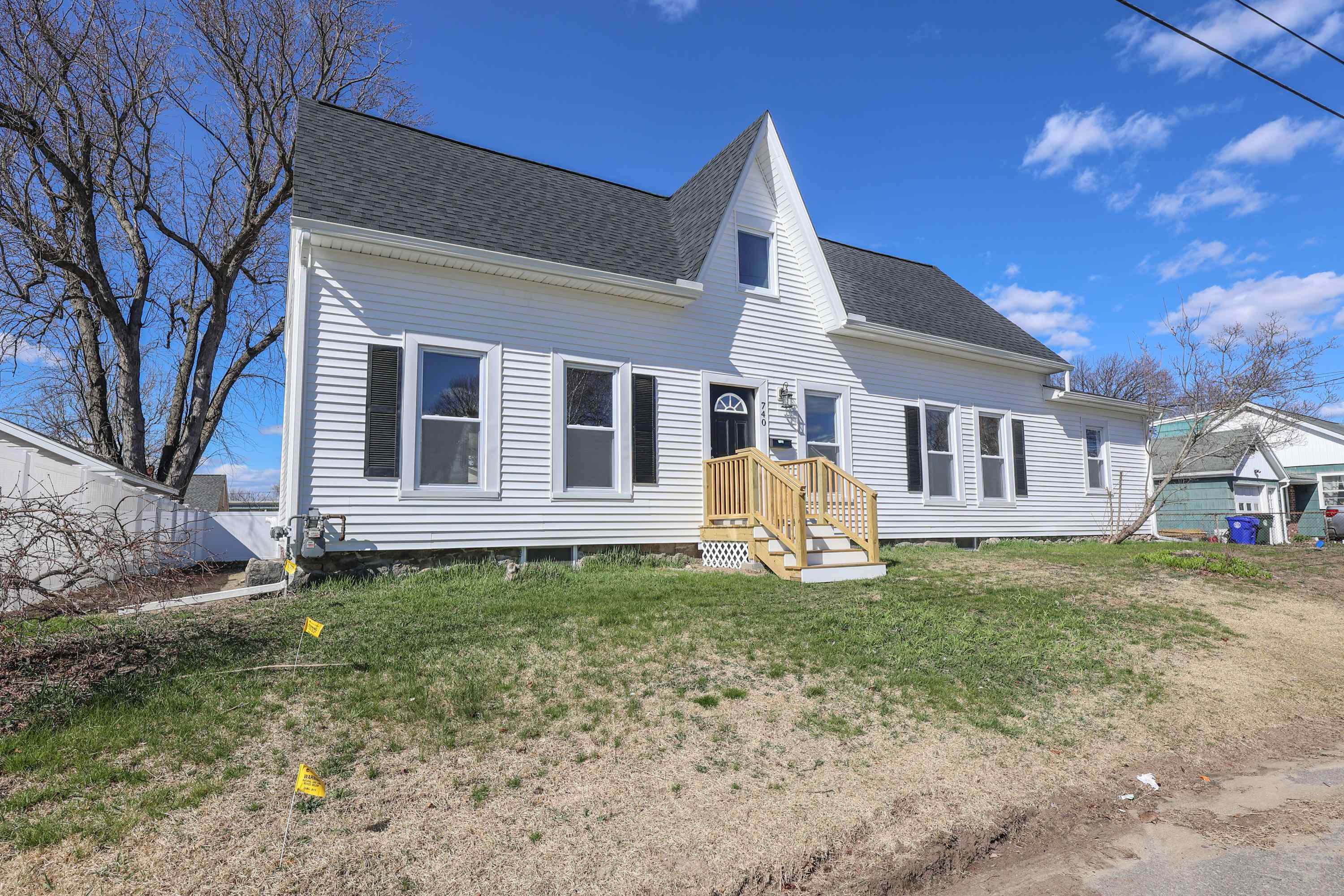 740 Howe Street Manchester, NH 03103 - Photo 2 of 38