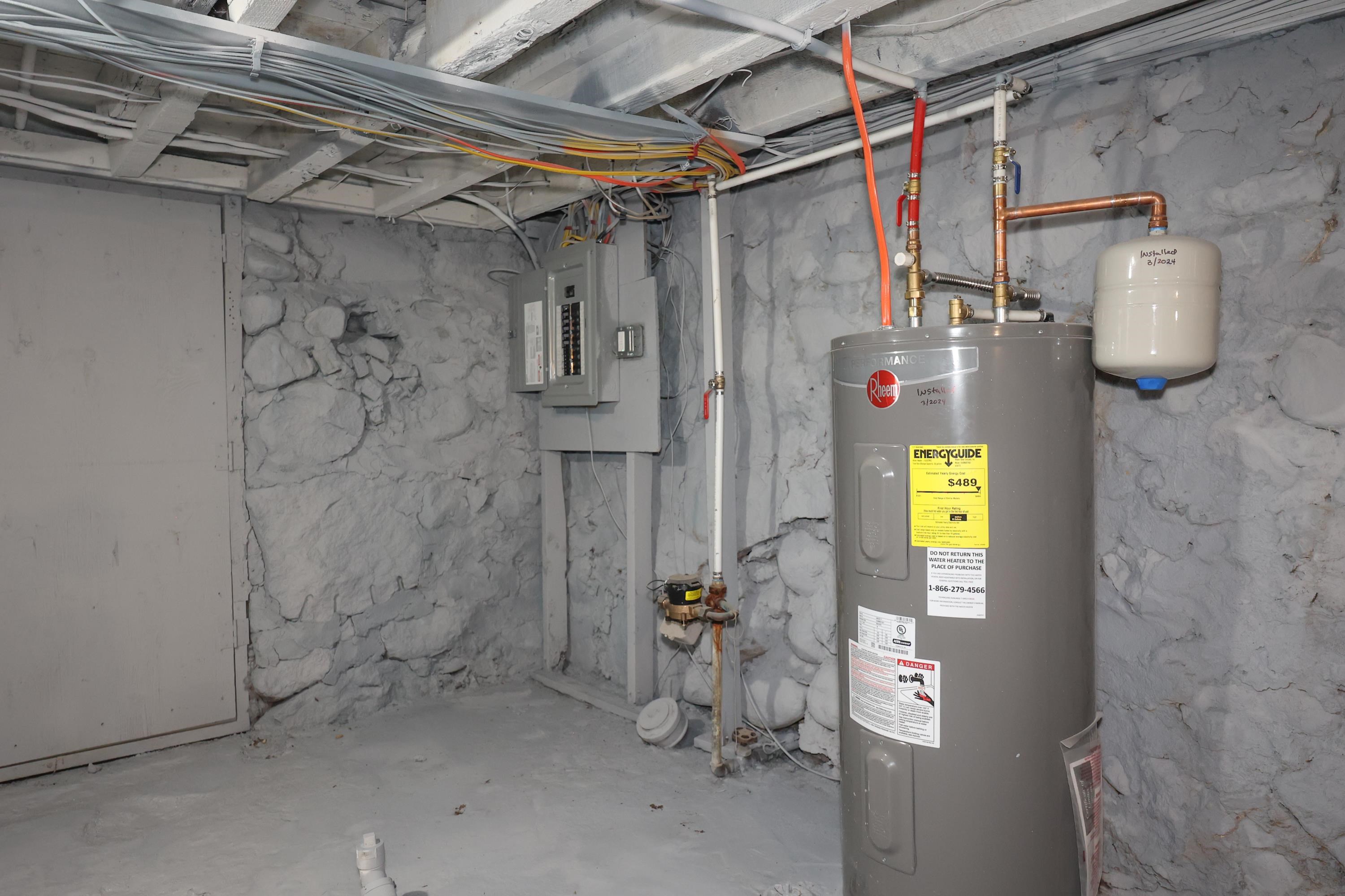 740 Howe Street Manchester, NH 03103 - Photo 31 of 38