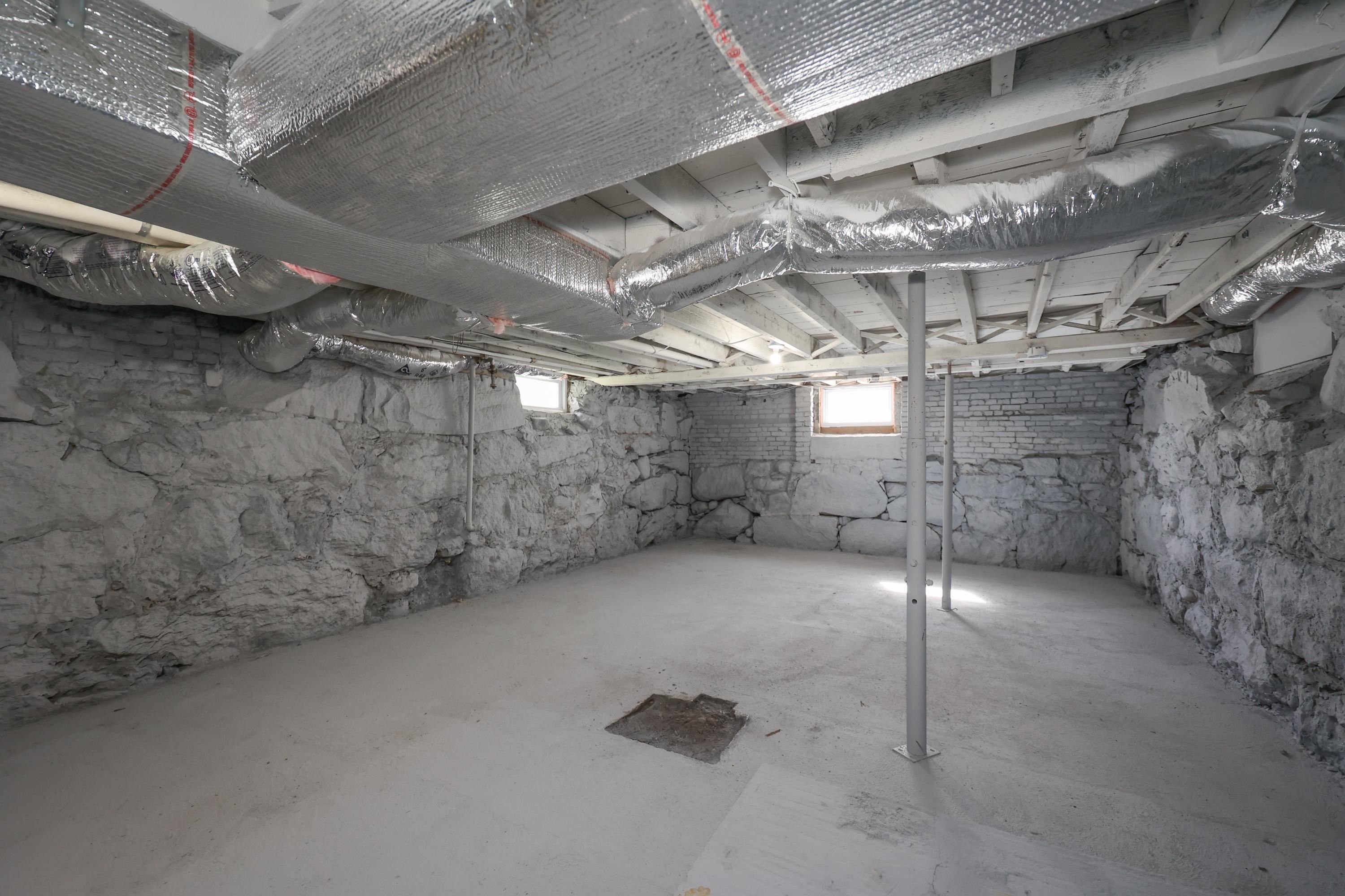 740 Howe Street Manchester, NH 03103 - Photo 32 of 38