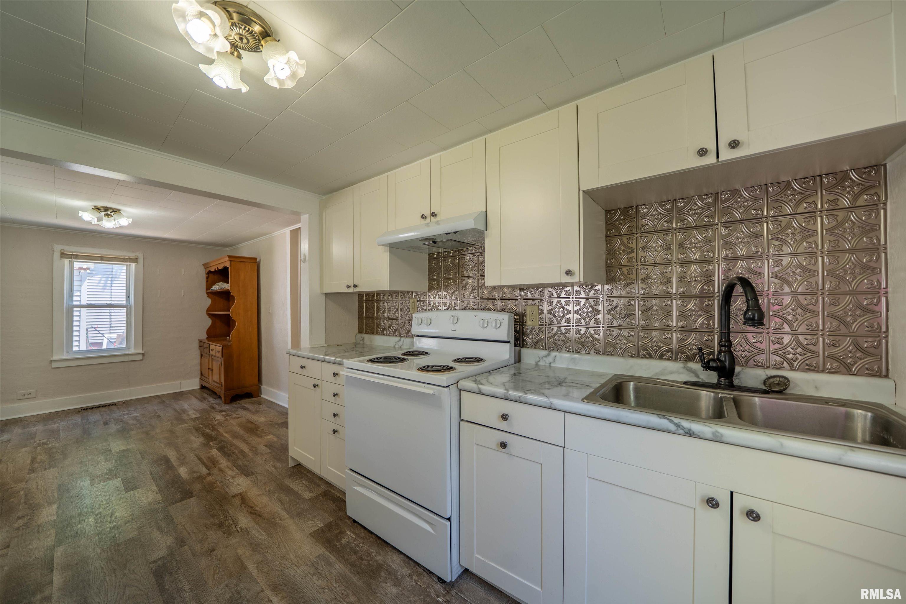 116 South 8th Avenue Canton, IL 61520 - Photo 11 of 26