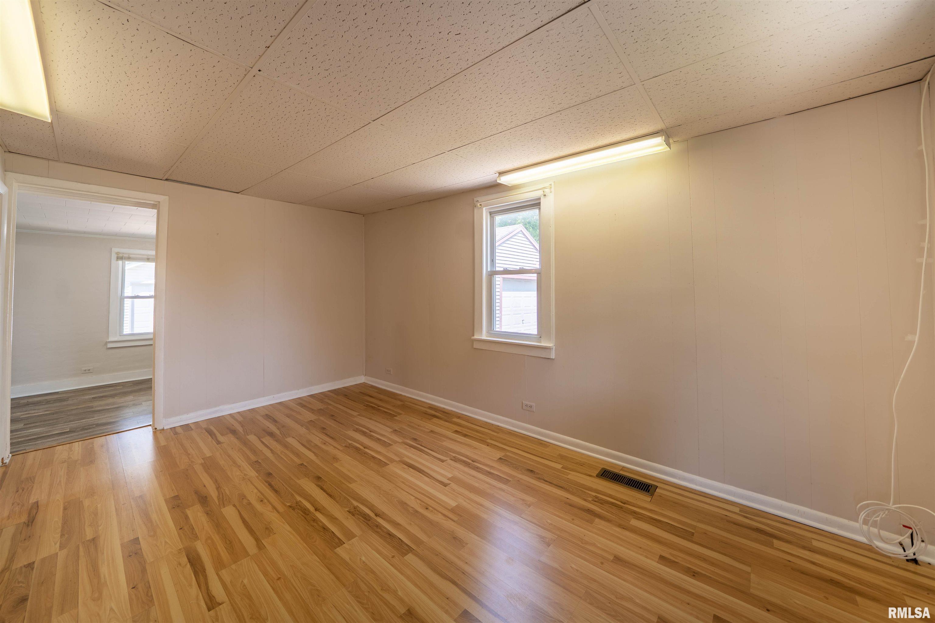 116 South 8th Avenue Canton, IL 61520 - Photo 4 of 26