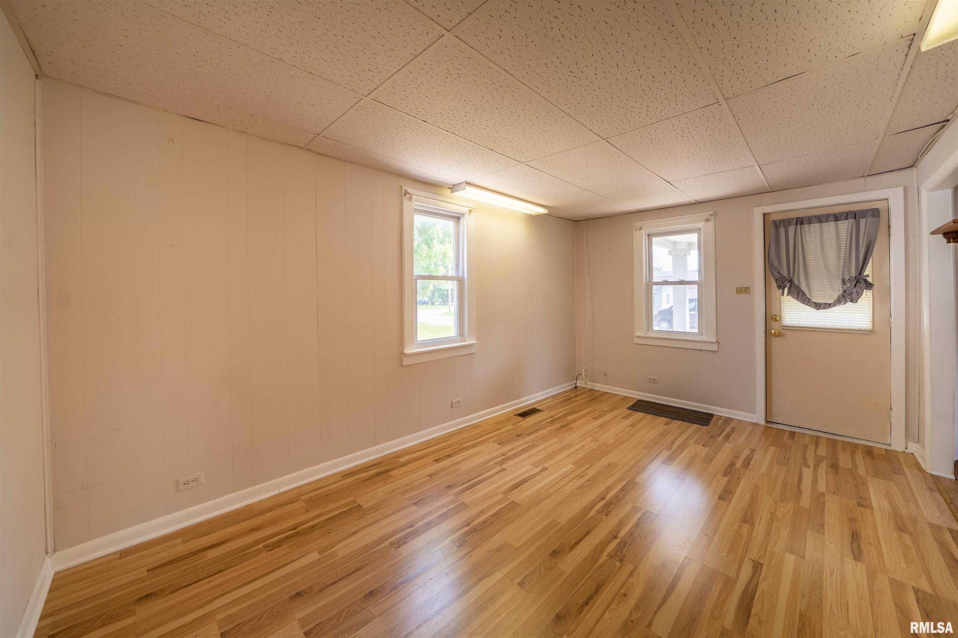 116 South 8th Avenue Canton, IL 61520 - Photo 5 of 26