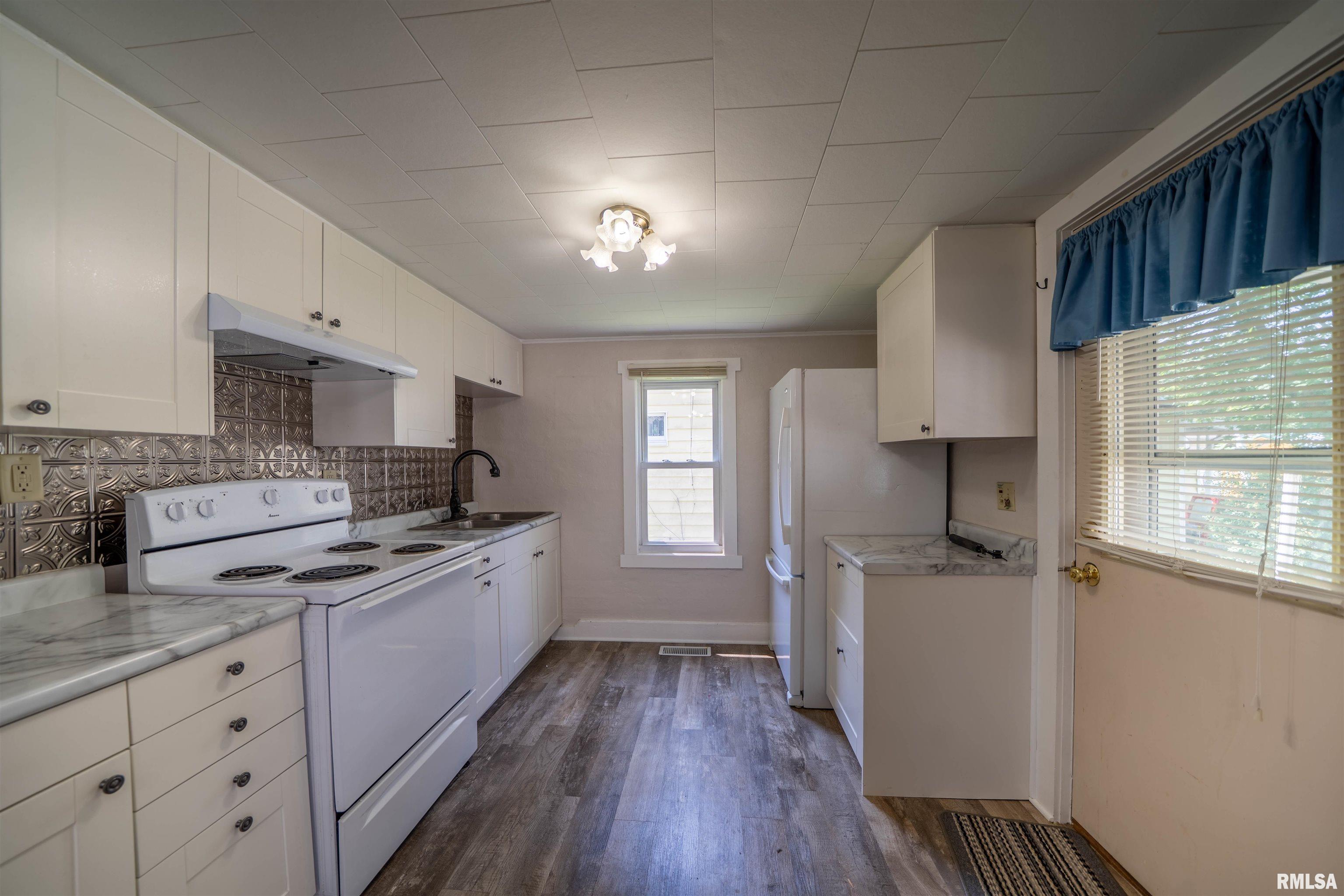 116 South 8th Avenue Canton, IL 61520 - Photo 8 of 26