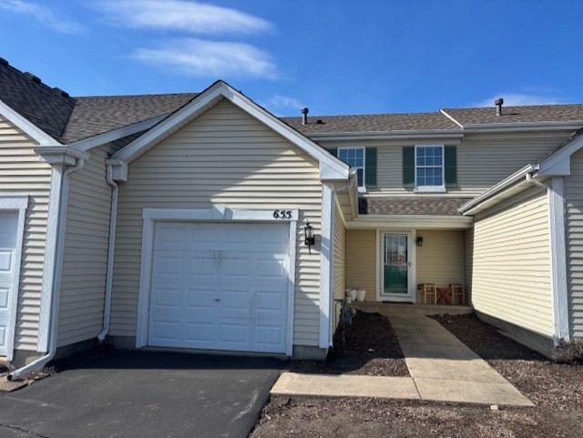 655 Chestnut Ridge Minooka, IL 60447 - Photo 2 of 21 a front view of a house with a garage