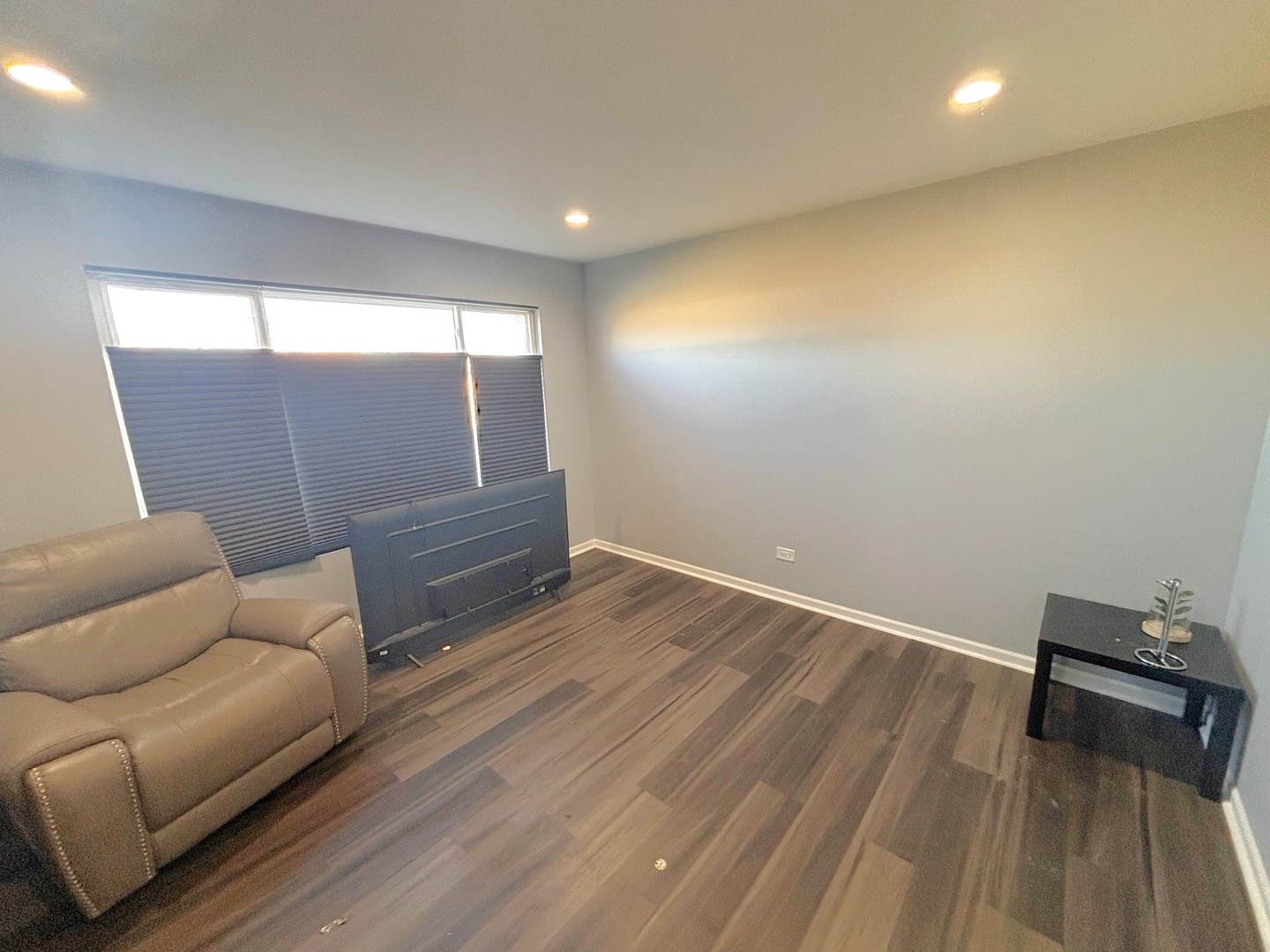 655 Chestnut Ridge Minooka, IL 60447 - Photo 5 of 21 a living room with couch and a wooden floor