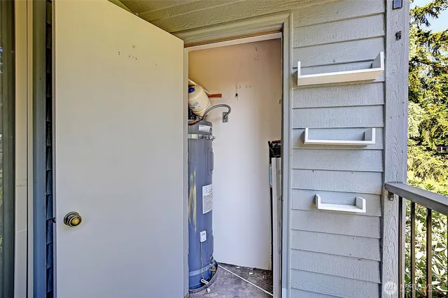 a view of walk in closet