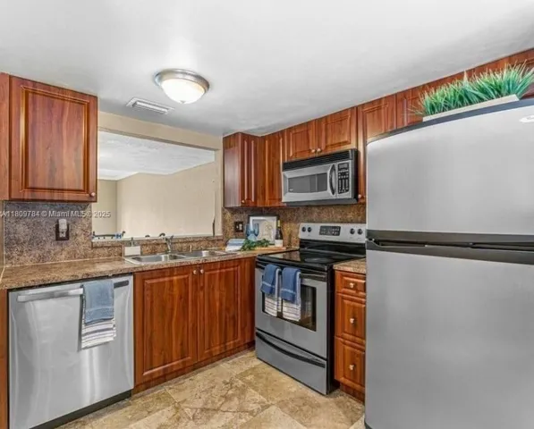 $2,100 | 3906 Northwest 90th Avenue, Unit 3906, Sunrise, FL 33351