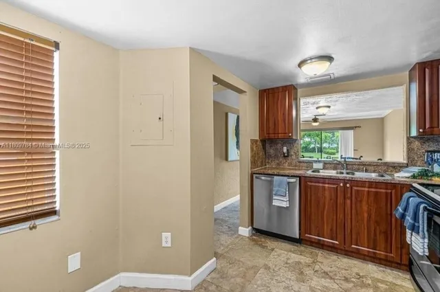 $2,100 | 3906 Northwest 90th Avenue, Unit 3906, Sunrise, FL 33351