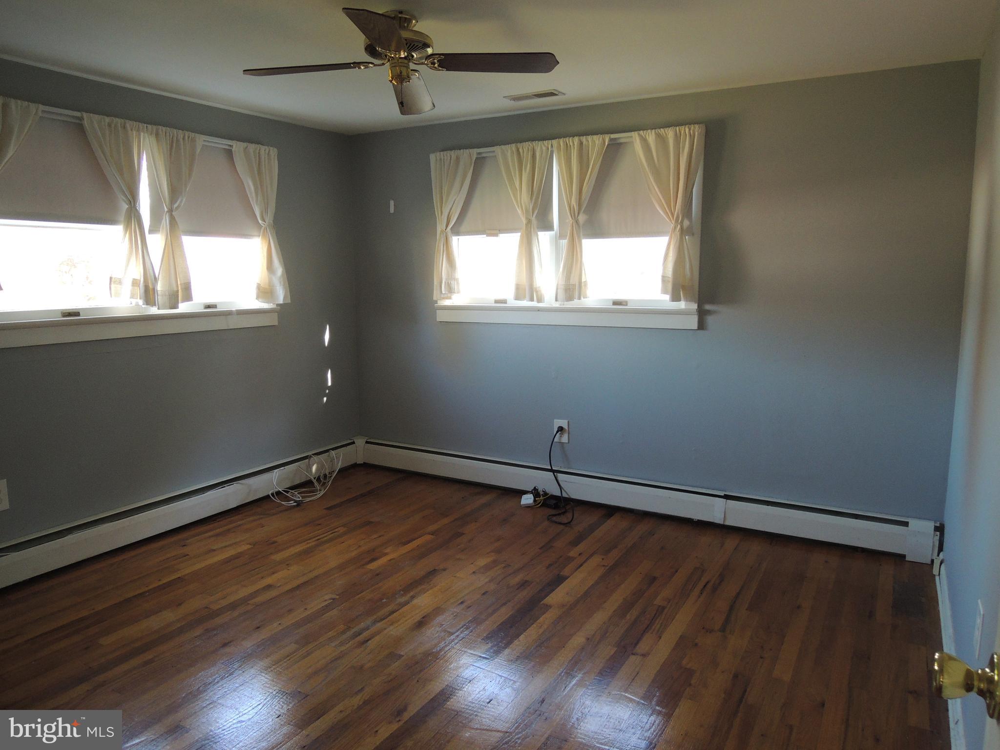 1520 Foster Road Warminster, PA 18974 - Photo 11 of 32 Ceiling fan in 2nd Bedroom