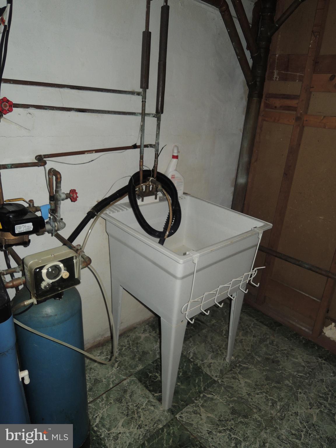 1520 Foster Road Warminster, PA 18974 - Photo 16 of 32 Handy Laundry Tub