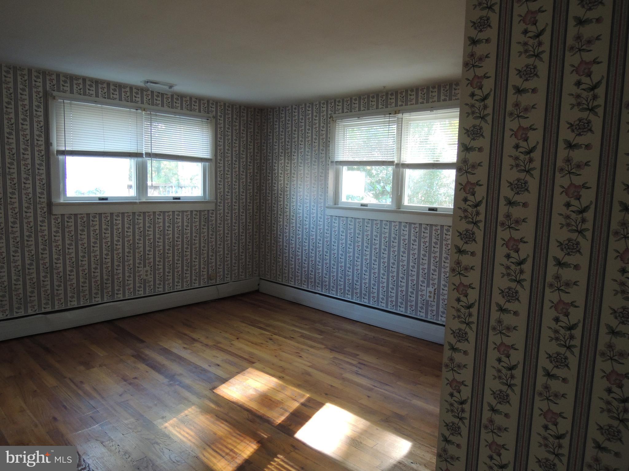 1520 Foster Road Warminster, PA 18974 - Photo 10 of 32 Plenty of cross breeze, windows on two sides.