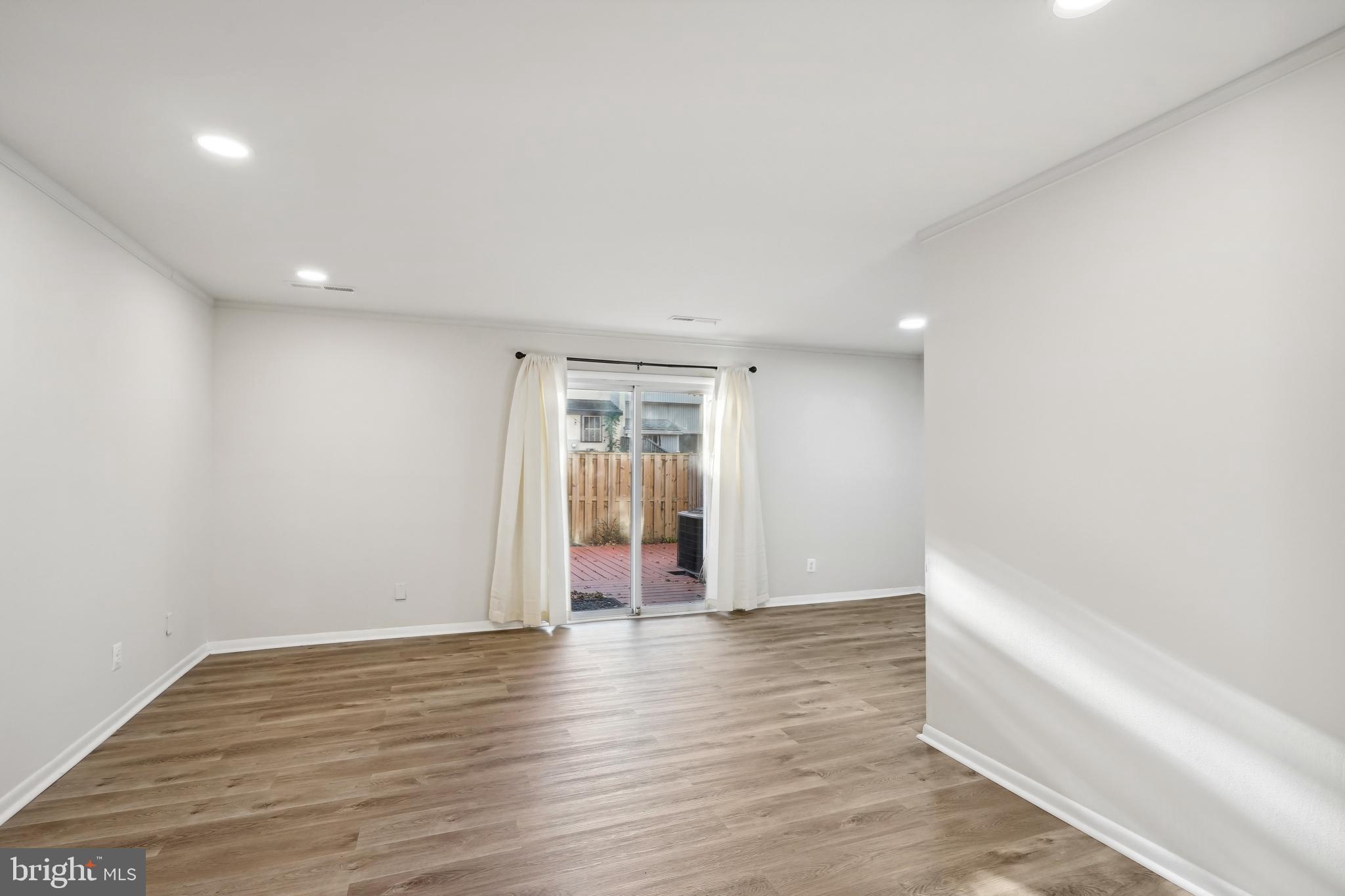 6349 Rockshire Street Alexandria, VA 22315 - Photo 4 of 37