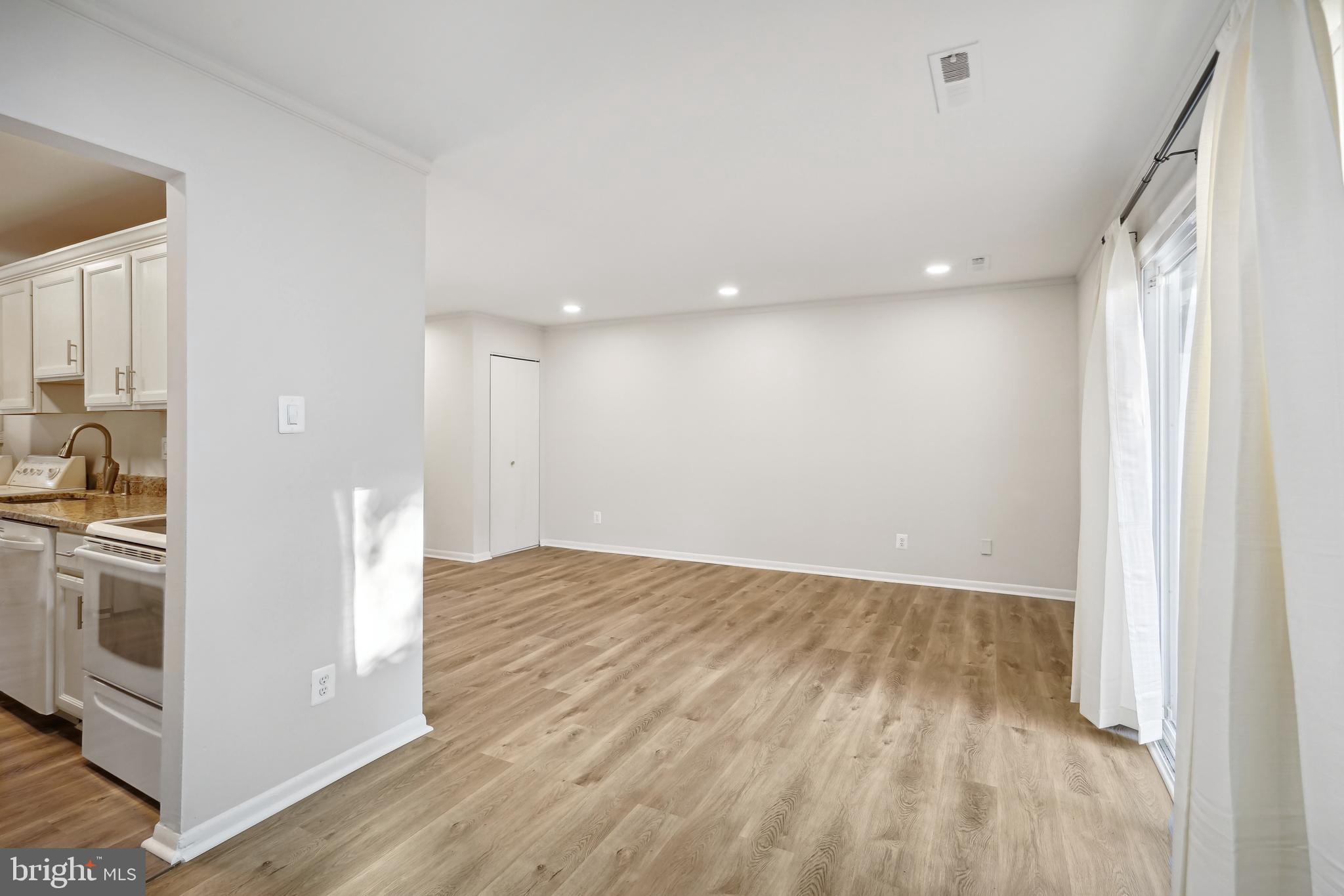 6349 Rockshire Street Alexandria, VA 22315 - Photo 7 of 37