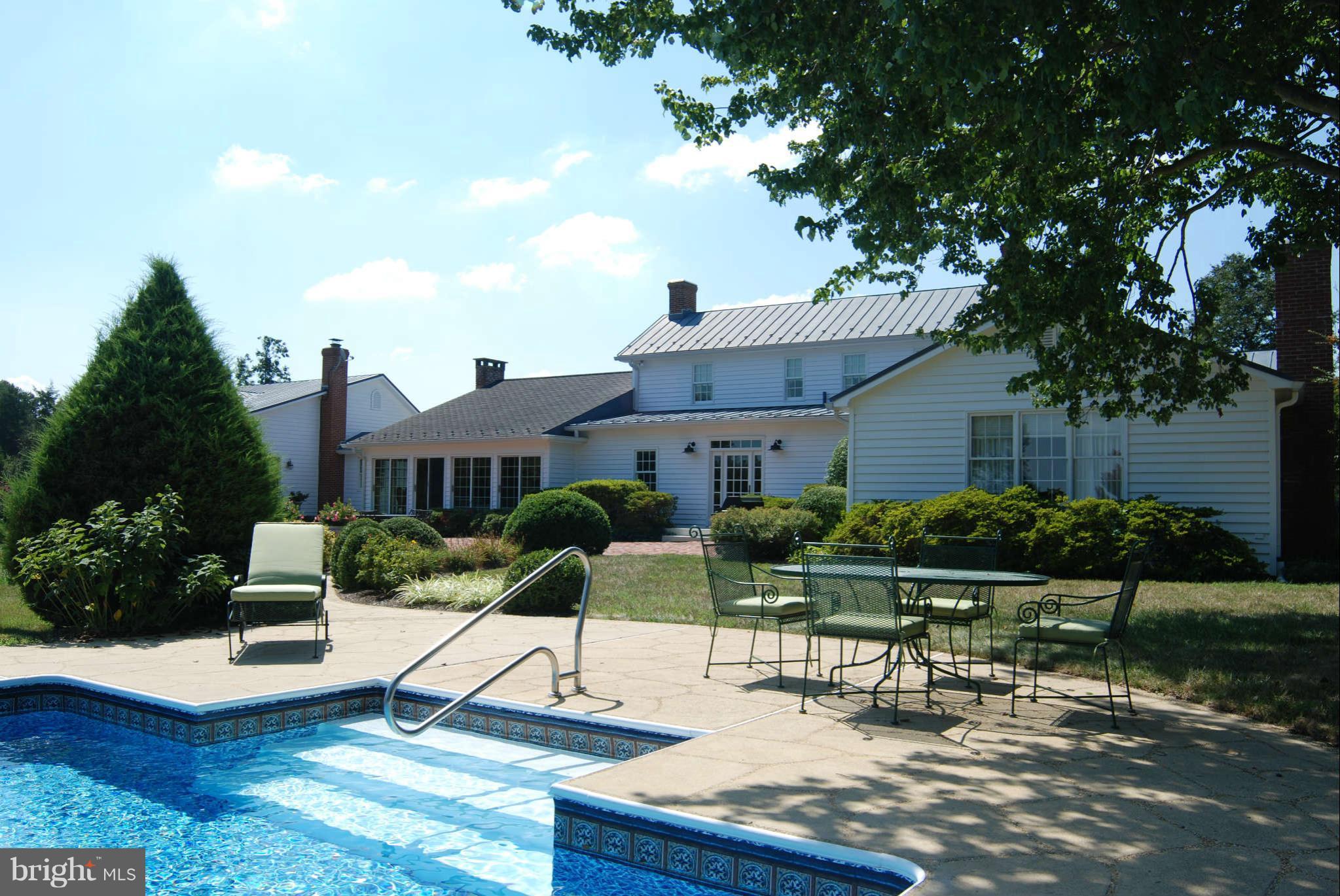 11090 Mt Victoria Road Newburg, MD 20664 - Photo 13 of 29 Exterior (Rear)