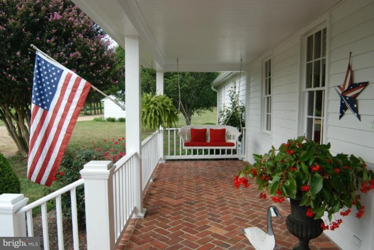 11090 Mt Victoria Road Newburg, MD 20664 - Photo 4 of 29 Exterior (Rear)