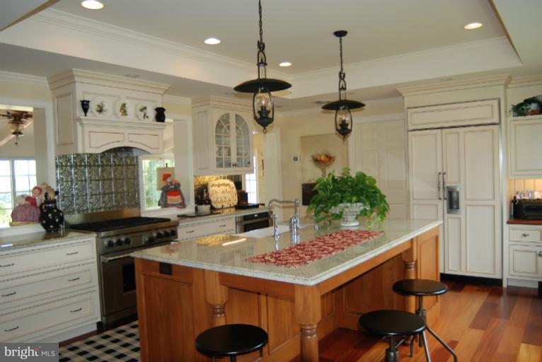 11090 Mt Victoria Road Newburg, MD 20664 - Photo 6 of 29 Kitchen