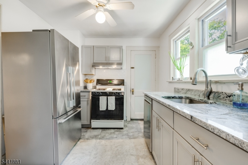 37 Fox Hill Road Denville, NJ 07834 - Photo 15 of 46