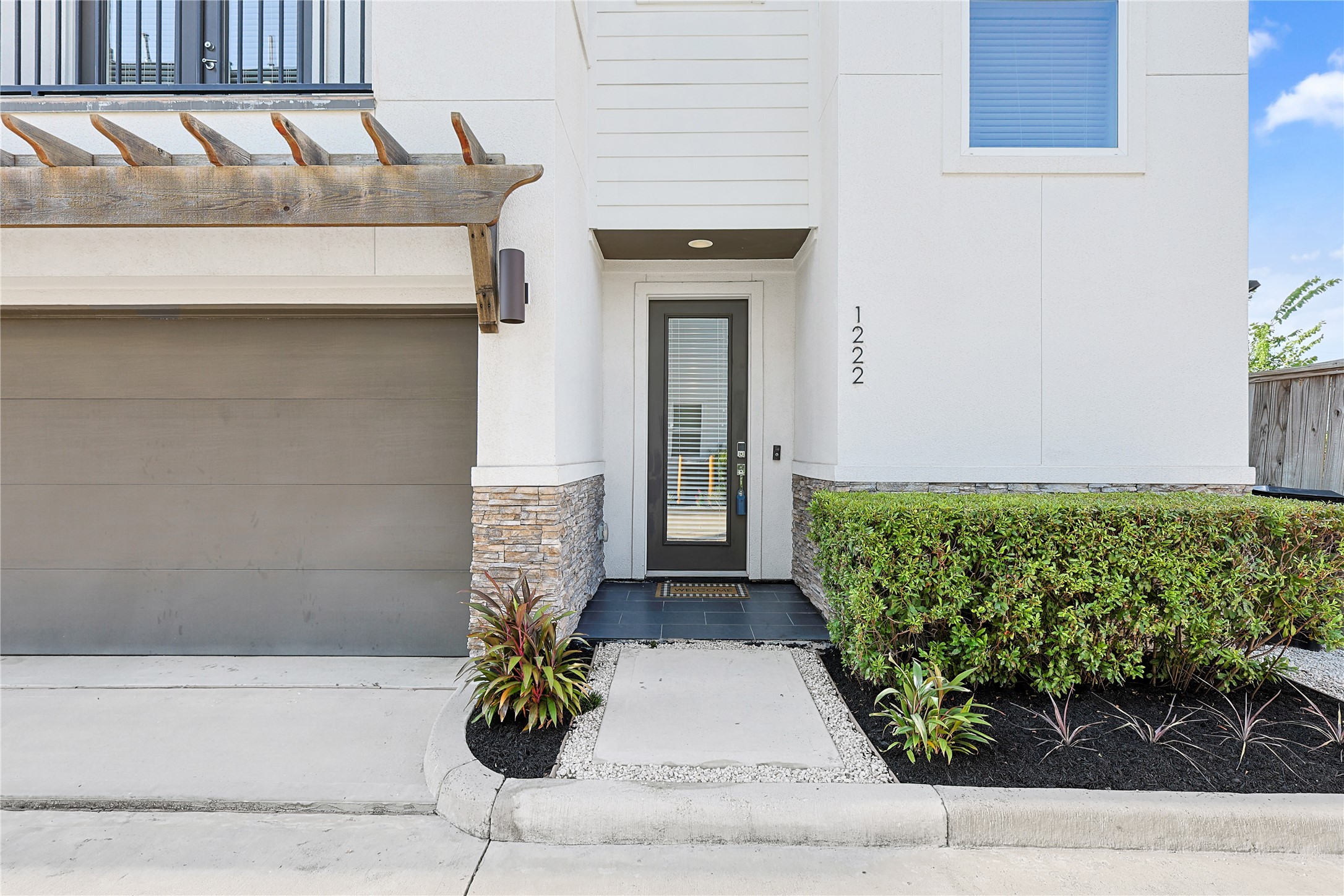 1222 Upton Street Houston, TX 77020 - Photo 4 of 41 Fresh landscaping