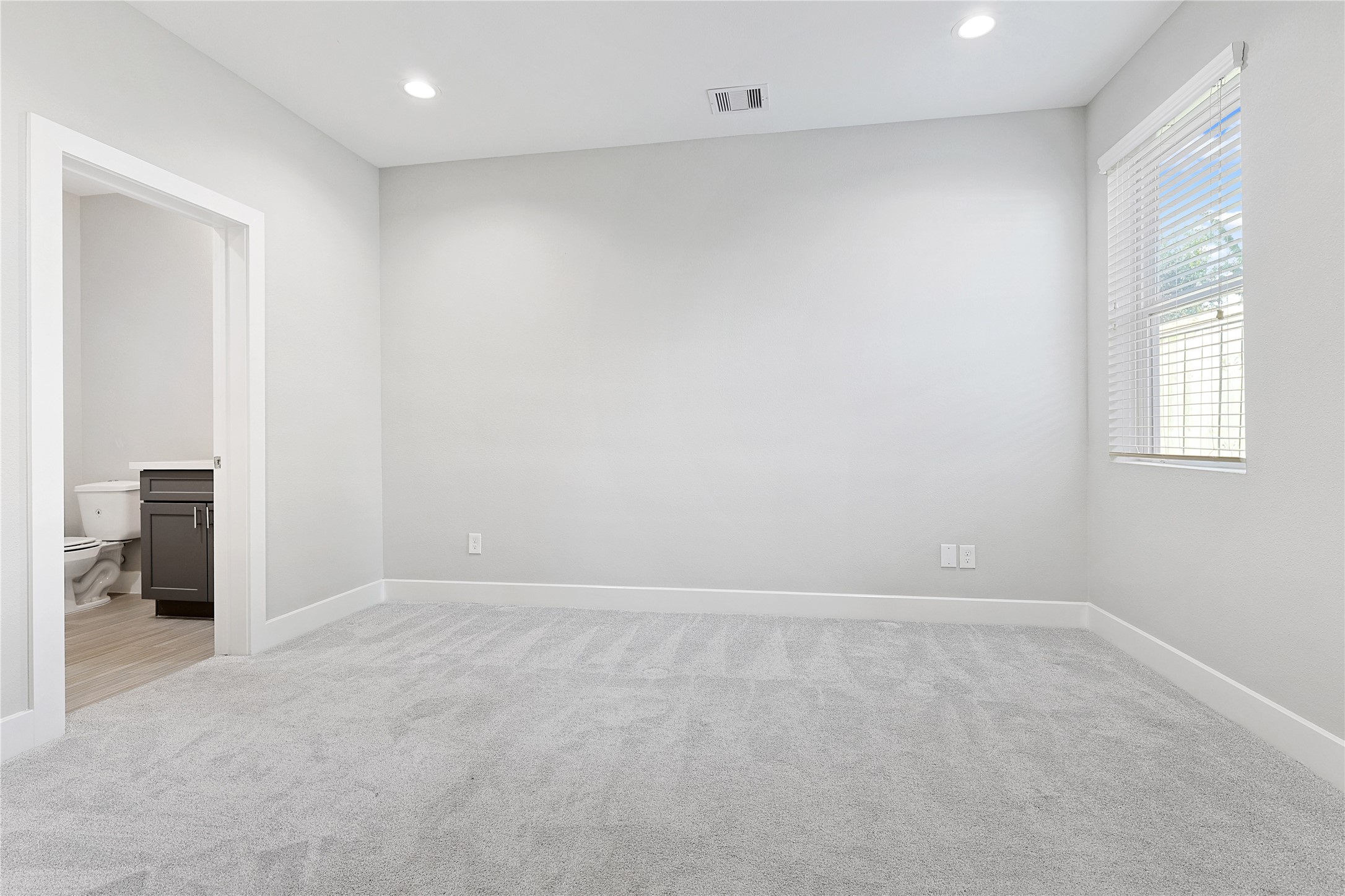 1222 Upton Street Houston, TX 77020 - Photo 6 of 41 Convenient first-floor bedroom with full bath, large closet, and extra storage