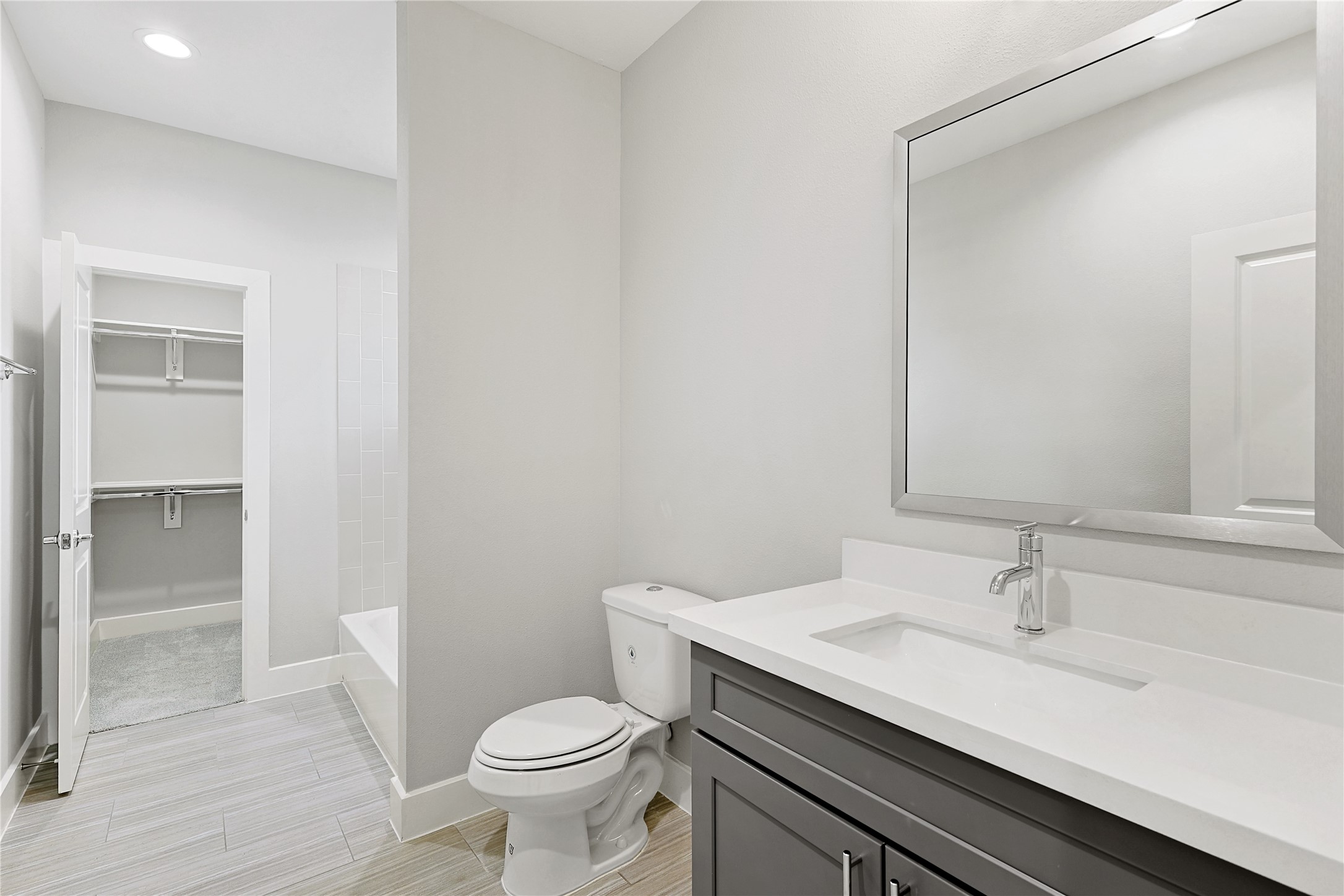 1222 Upton Street Houston, TX 77020 - Photo 7 of 41 private bath + oversized walk-in storage closet