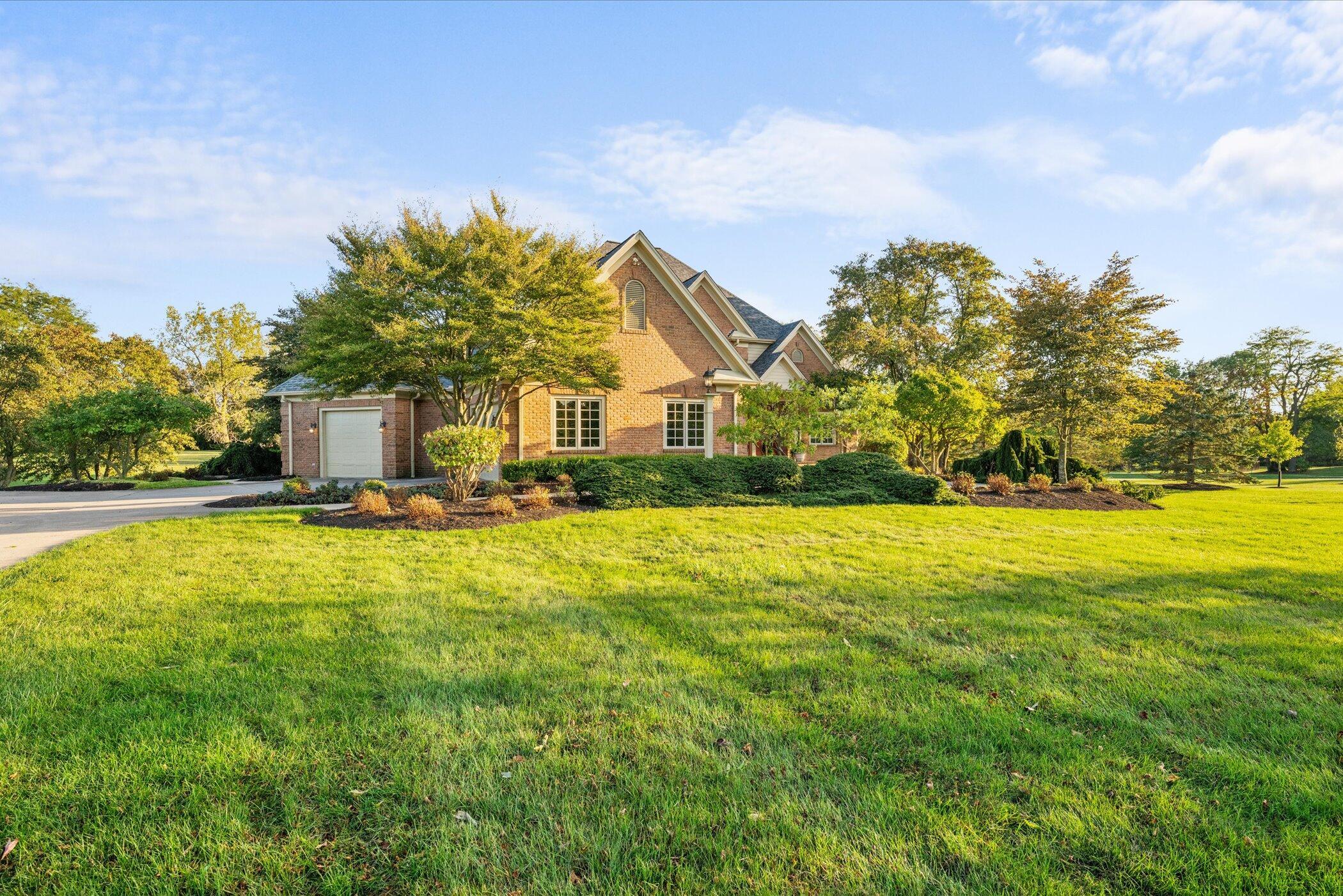 18261 Boerger Road Marysville, OH 43040 - Photo 4 of 94 Large front lawn - side load garage