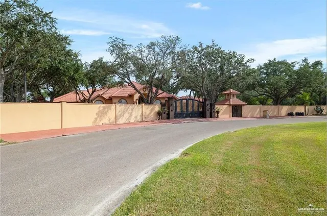 a view of a house with basketball court