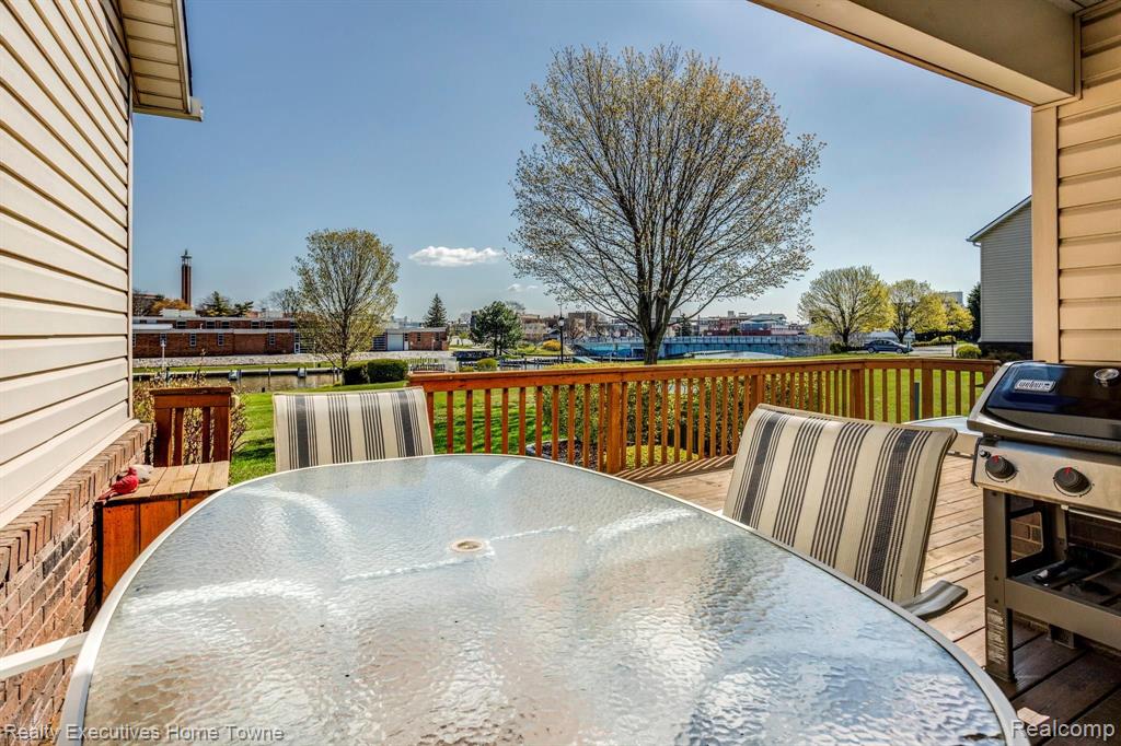 817 EAST Point Port Port Huron, MI 48060 - Photo 41 of 48