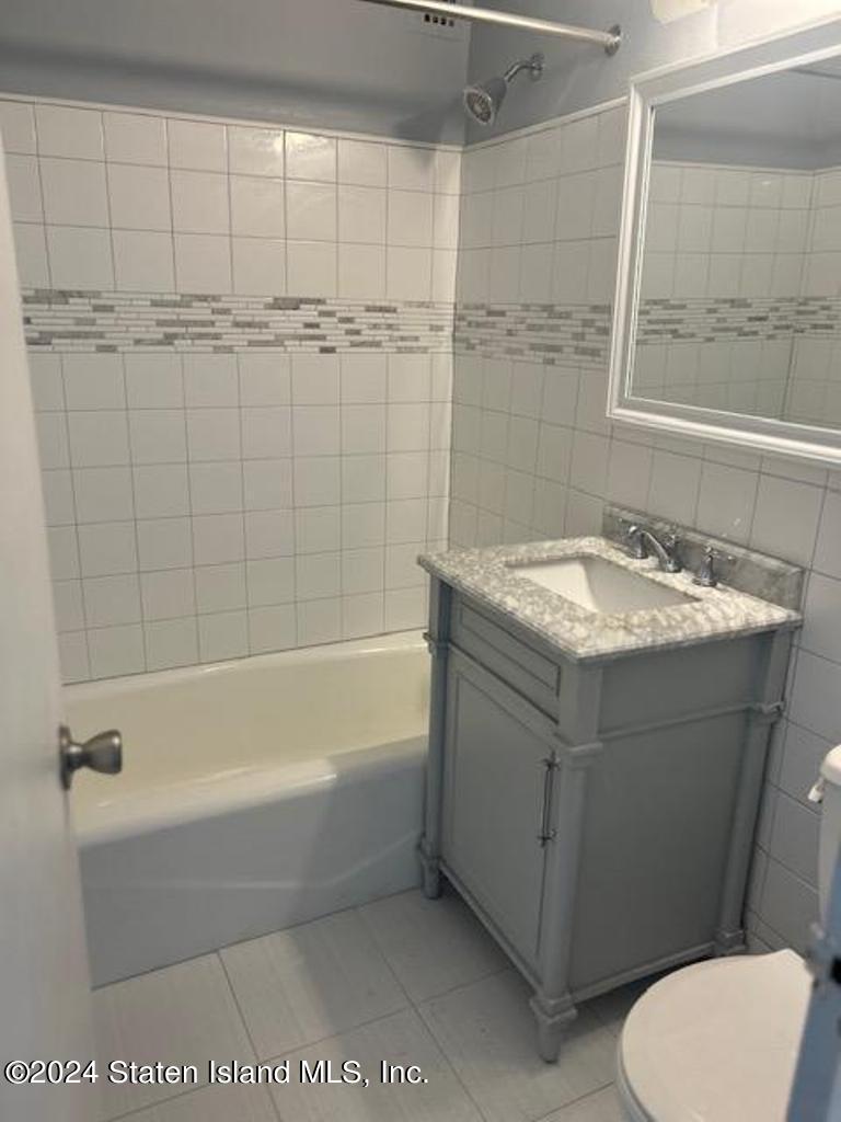 1000 Clove Road, Unit 3H Staten Island, NY 10301 - Photo 3 of 7 bathroom
