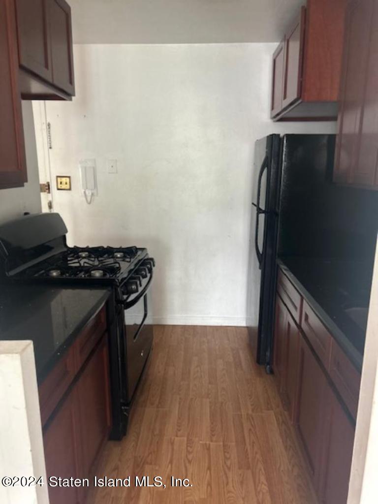 1000 Clove Road, Unit 3H Staten Island, NY 10301 - Photo 6 of 7 kitchen