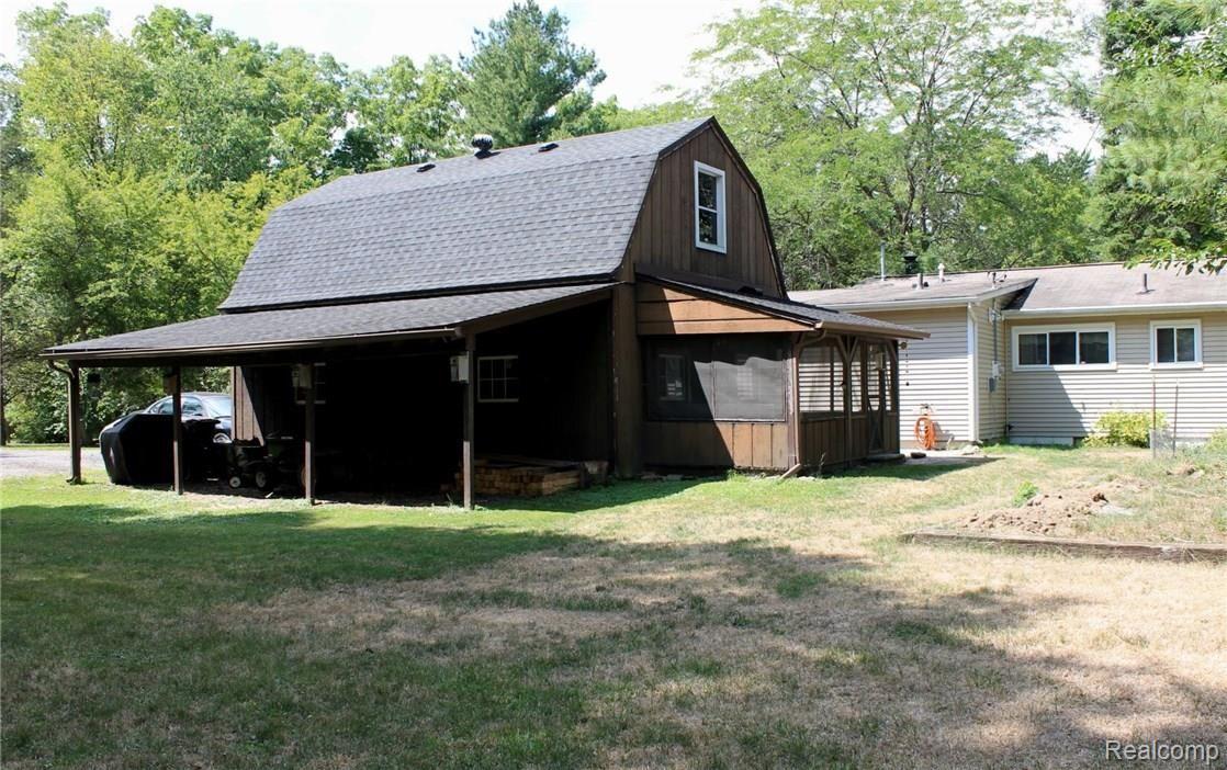 12502 Creek Road Carleton, MI 48117 - Photo 8 of 52 IMG_6571.JPG