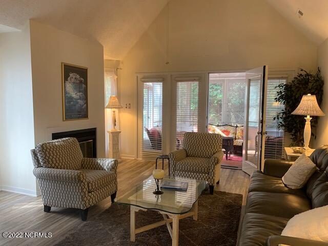 5112 B Greenville Loop Road, Unit B Wilmington, NC 28409 - Photo 2 of 16 Living Room