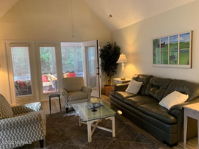 5112 B Greenville Loop Road, Unit B Wilmington, NC 28409 - Photo 3 of 16 Living Room