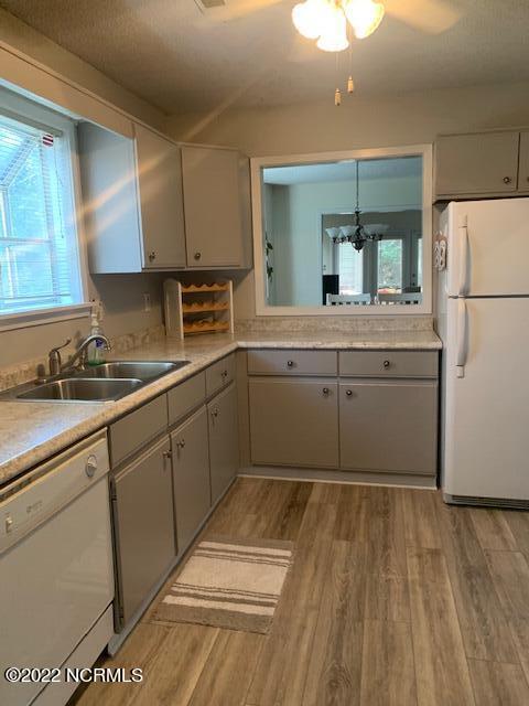 5112 B Greenville Loop Road, Unit B Wilmington, NC 28409 - Photo 5 of 16 Kitchen