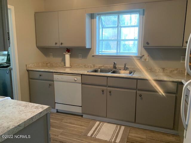 5112 B Greenville Loop Road, Unit B Wilmington, NC 28409 - Photo 6 of 16 Kitchen