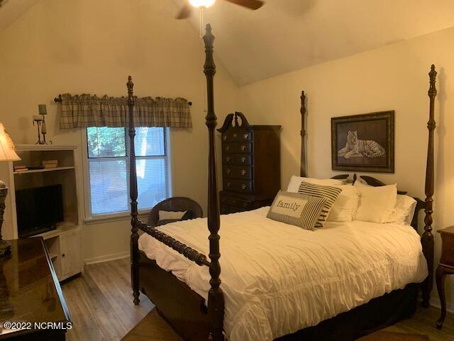 5112 B Greenville Loop Road, Unit B Wilmington, NC 28409 - Photo 9 of 16 Primary Bedroom