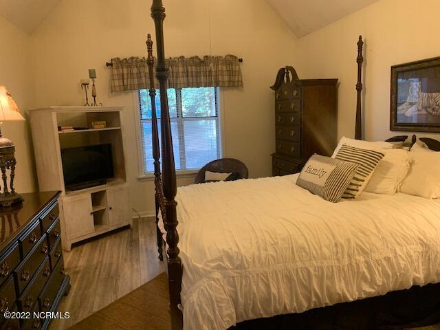5112 B Greenville Loop Road, Unit B Wilmington, NC 28409 - Photo 10 of 16 Primary Bedroom