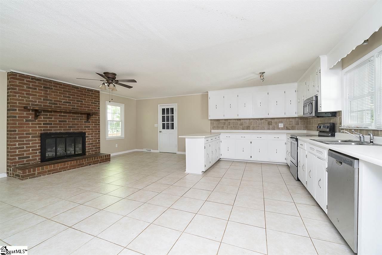 711 Chestnut Ridge Road Marietta, SC 29661 - Photo 8 of 30 Gallery Image 8