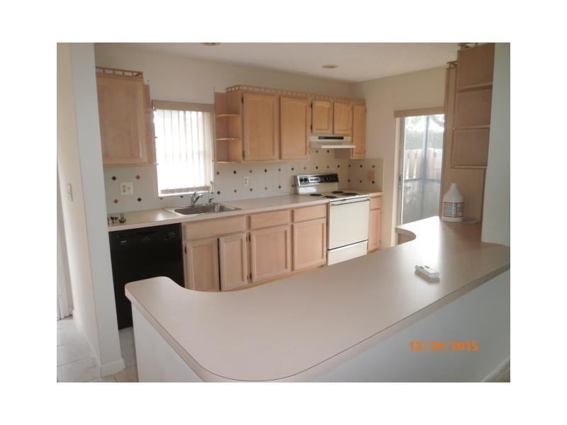 8861 Echo Lane, Unit 45 Boca Raton, FL 33496 - Photo 6 of 11 Kitchen.