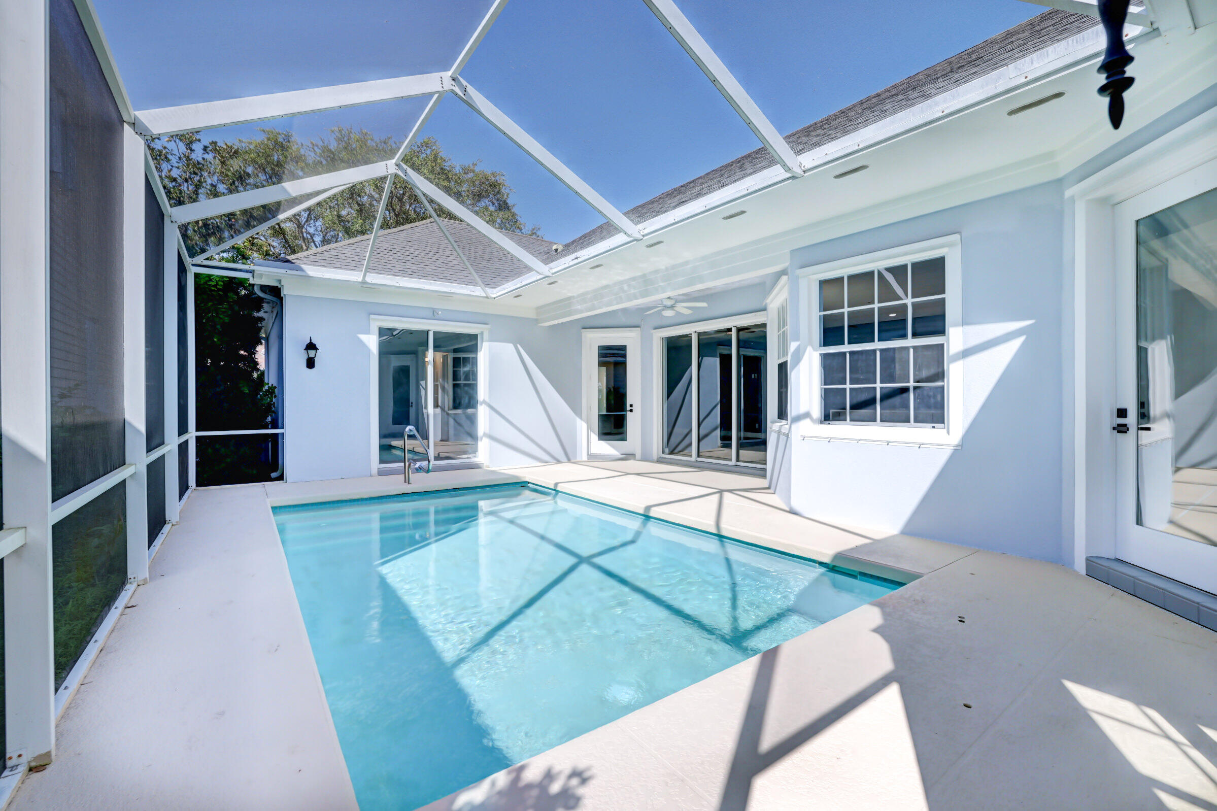 165 Honeysuckle Drive Jupiter, FL 33458 - Photo 12 of 44 30_632a10097_098_099_100_101