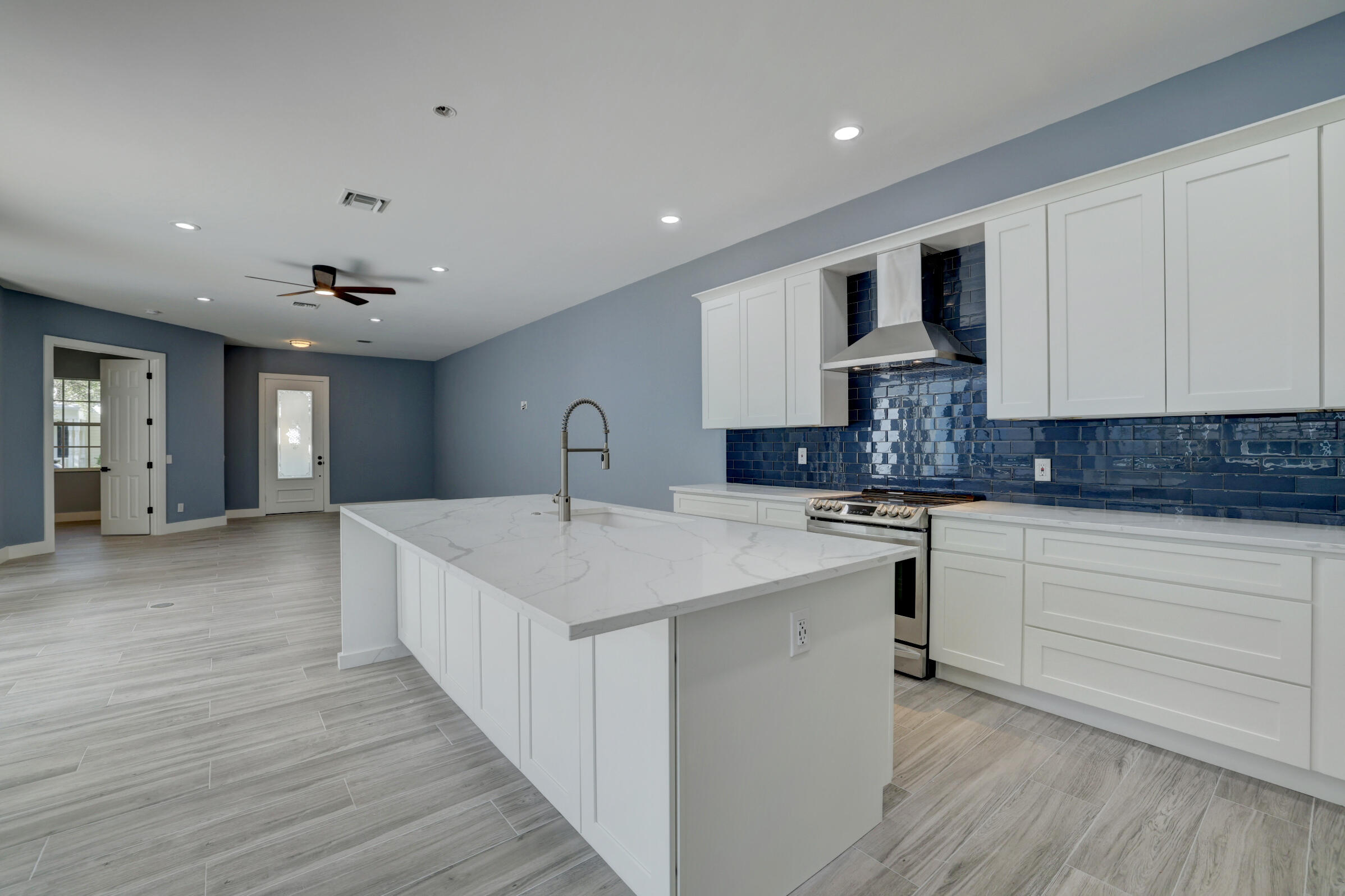 165 Honeysuckle Drive Jupiter, FL 33458 - Photo 4 of 44 11_632a10002_3_4_5_6