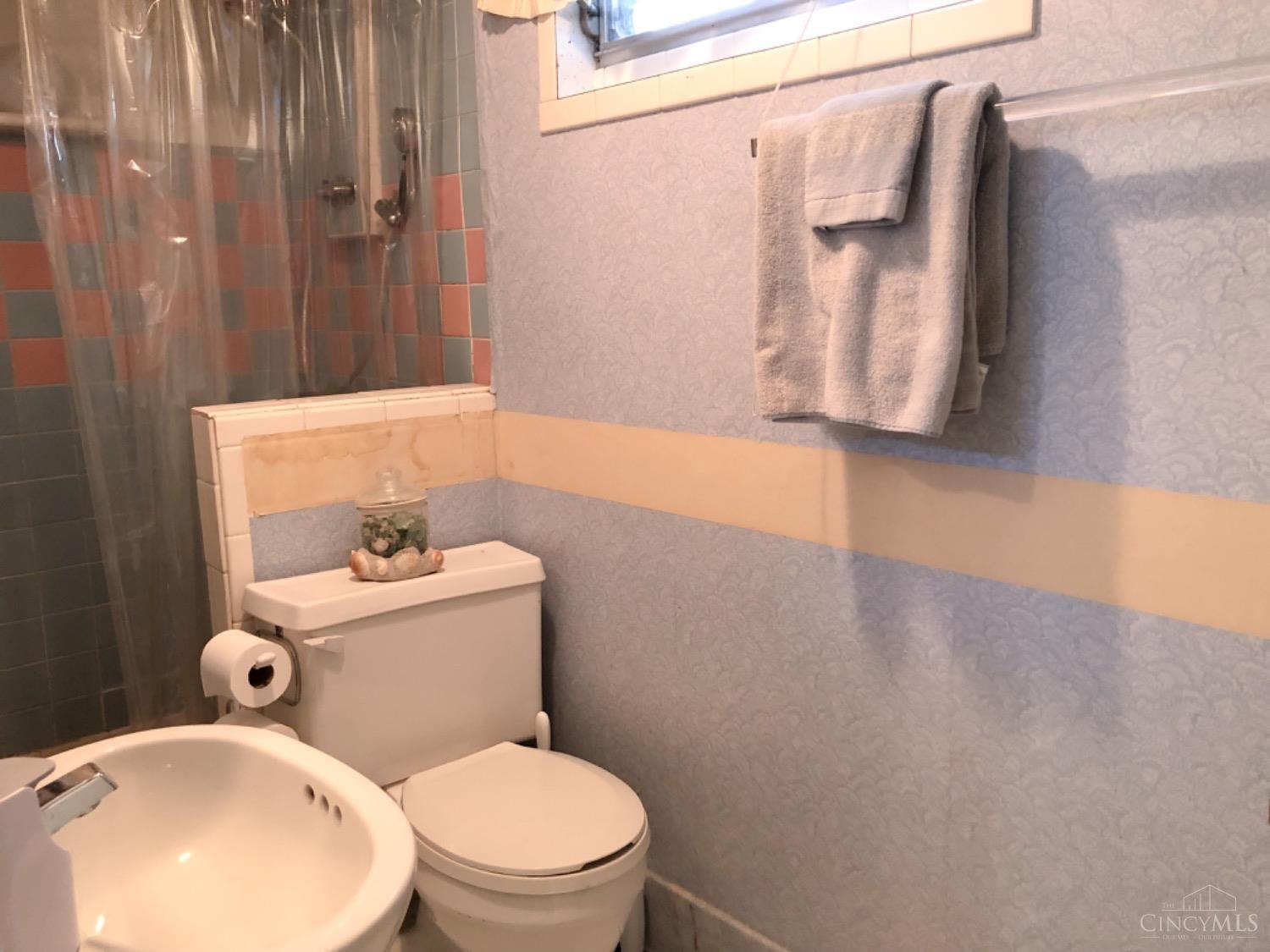 8786 Daly Road Cincinnati, OH 45231 - Photo 28 of 42