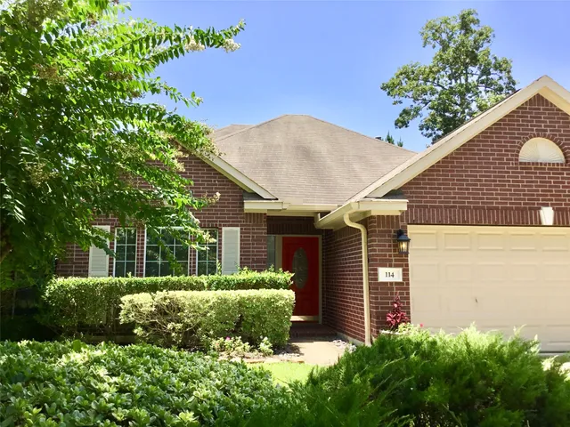 $2,350 | 114 North Queenscliff Circle, The Woodlands, TX 77382