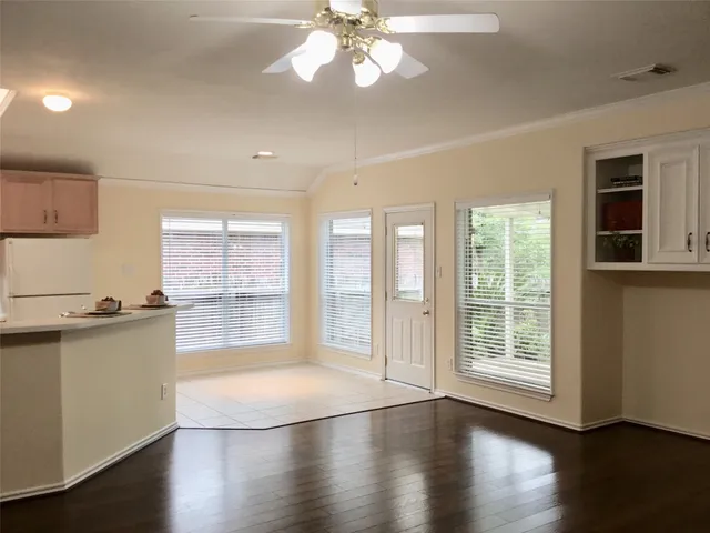 $2,350 | 114 North Queenscliff Circle, The Woodlands, TX 77382