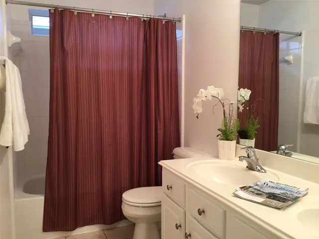 $2,350 | 114 North Queenscliff Circle, The Woodlands, TX 77382