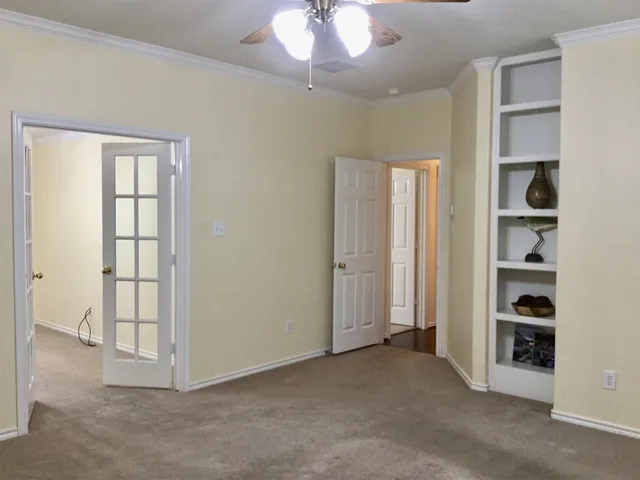 $2,350 | 114 North Queenscliff Circle, The Woodlands, TX 77382