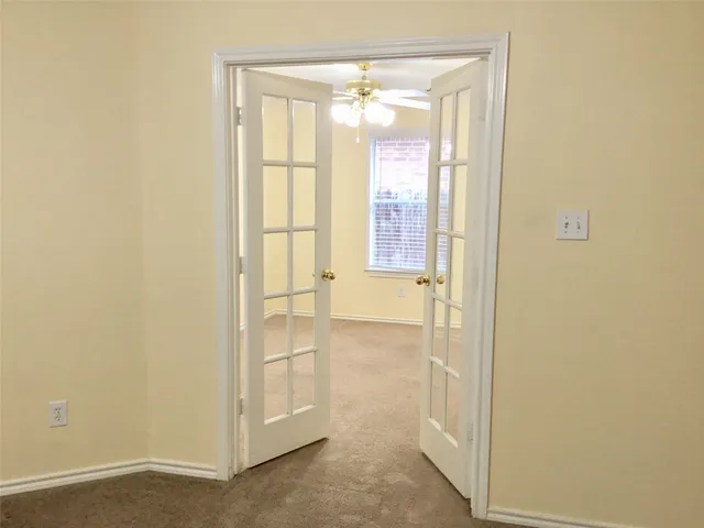 $2,350 | 114 North Queenscliff Circle, The Woodlands, TX 77382